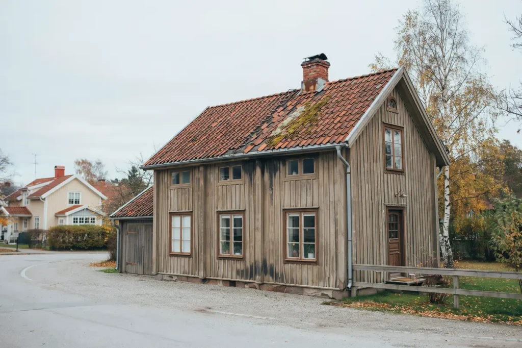 tecken p att taket beh ver renoveras en praktisk guide f r svenska villa gare